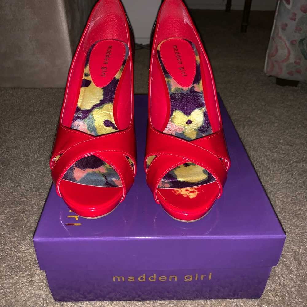 Red Heels - Picture 2 of 3